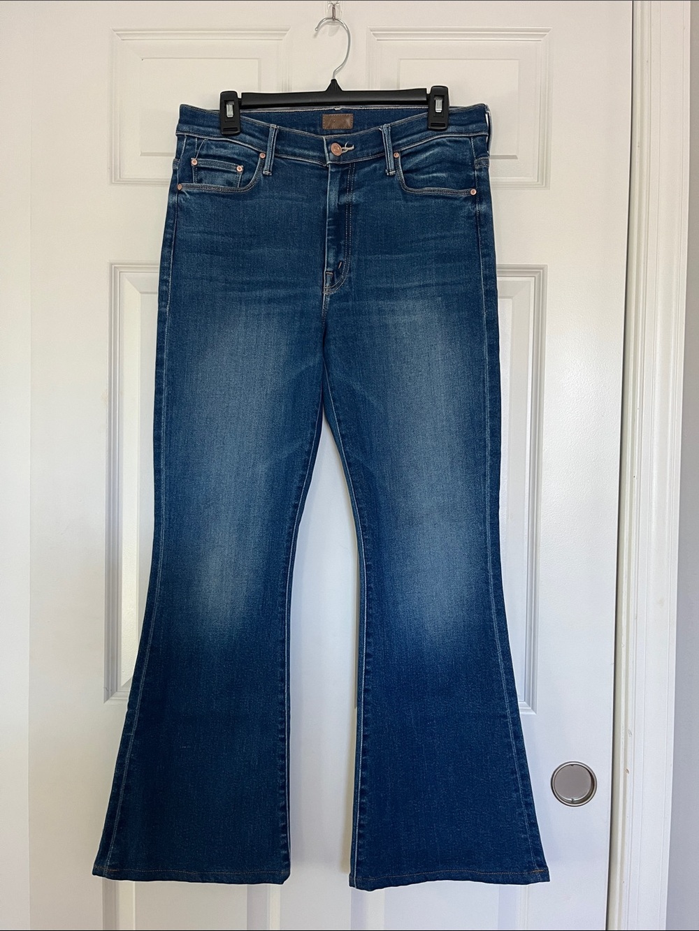 NWOT MOTHER “The Weekender”Flare Jeans in Faded Medium Wash